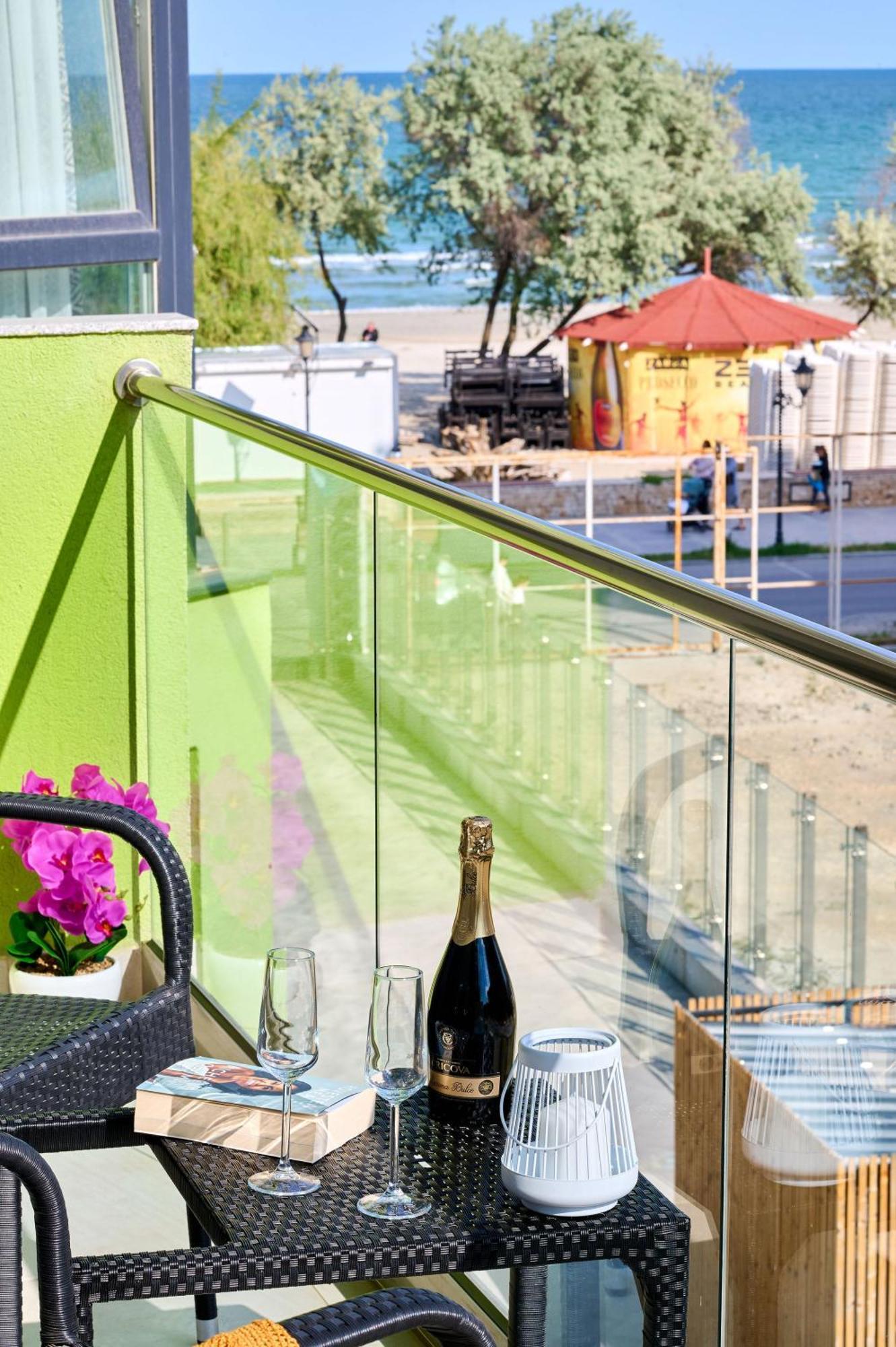 Evelyn'S Apartment Spa&Pool Beach Resort Mamaia Exterior photo