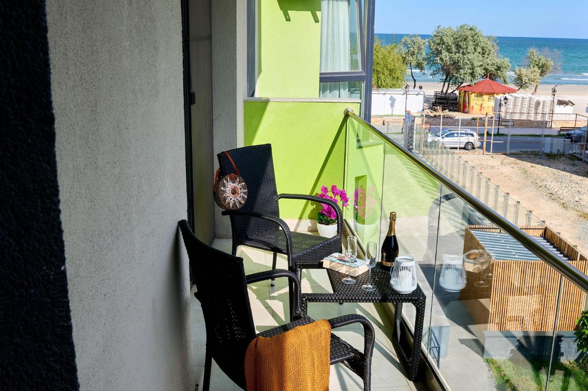 Evelyn'S Apartment Spa&Pool Beach Resort Mamaia Exterior photo